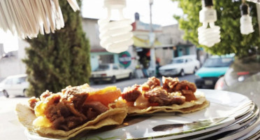 Tacos De Carnitas Don Pica outside