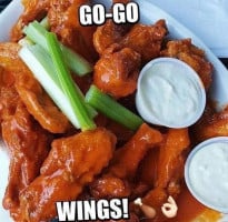 Go Go Wings food