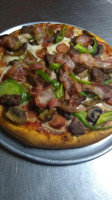 Benny's Pizza food