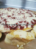 Genios Pizza food