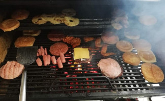 Los Consentidos Del Capi Hamburguesas Y Alitas Al Carbon food