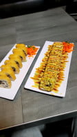 Imperio Roll Sushi inside