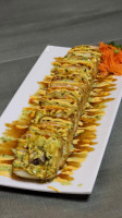 Imperio Roll Sushi inside