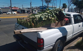 Elotes, Esquites Y Tamales De Elote outside