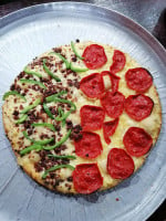 Pizzas Thaly's food