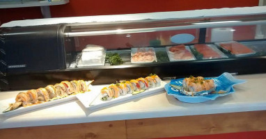 Niu Sushi food