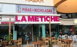 La Metiche inside