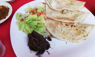 Los Dorados De Villa food