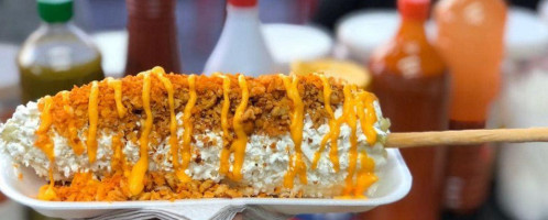 Los Elotes Del Dado food