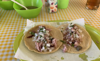 Taquería Reyes. food