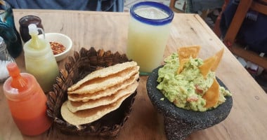 Victoria´s Comida Mexicana food