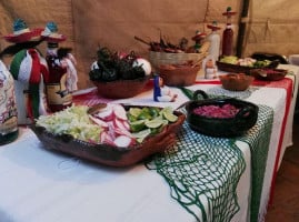 La Chalis Comida Mexicana food