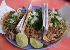 Tacos El Too Zamarrero inside