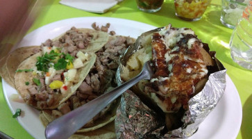 Taqueria Bini'ni Grillos food