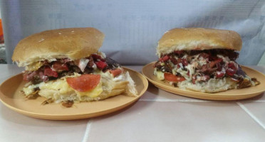 Tito's Burguer food