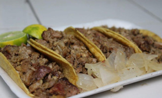 El Rey De Las Carnitas food