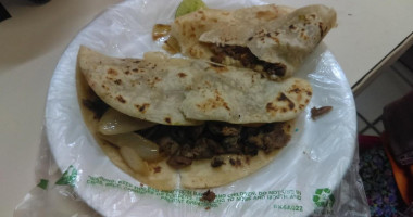 Tacos Y Hamburguesas Garza food