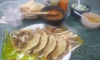 Tacos Y Hamburguesas Garza food