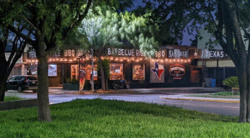 Texas Smokeyard Barbecue outside