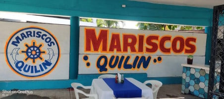 Mariscos Quilin inside