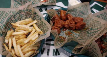 Wingstop Moll Del Valle food