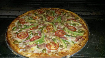 Barracuda Pizza Beer food