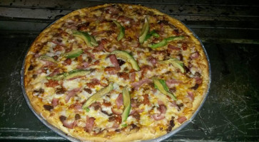 Barracuda Pizza Beer food