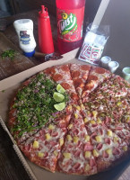 The Gogo's Pizza food