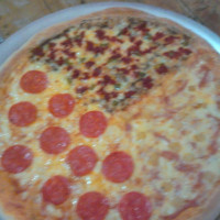 Oro's Pizza food