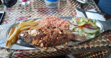 Mariscos El Puerto De Raquel inside