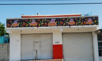 Carnitas El Jarocho outside