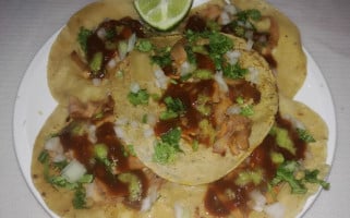 Taqueria La Lechuza food