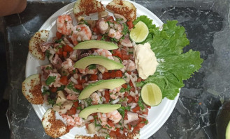 Mariscos El Náufrago food