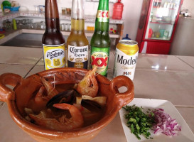 El Marisquito food