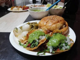 Taquería Sabroso food