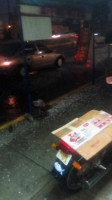 Horeb Pizzas outside