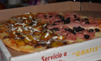 D'manolos Pizza food