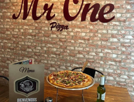 Mr One Pizza food