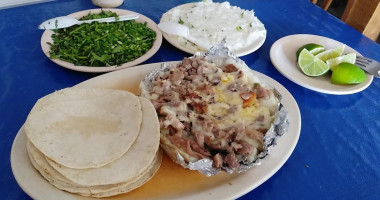 Taqueria El Gavilán food