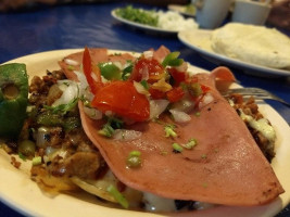 Taqueria El Gavilán food