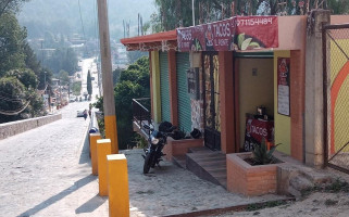 Taquería El Puente outside