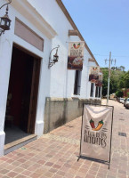 La Casa De Los Antojitos outside