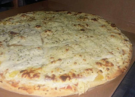 The Pochos Pizza food