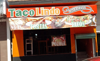 Taco Lindo Y Que Ricoooo outside