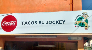 Tacos El Jockey outside