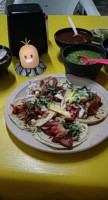 Taquería El Barrio food