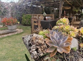 El Jardín De Cecy inside