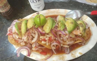 Mariscos El Monchy's food