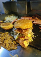 Ricardos`s Burger food