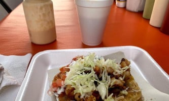 Mariscos El Guero food